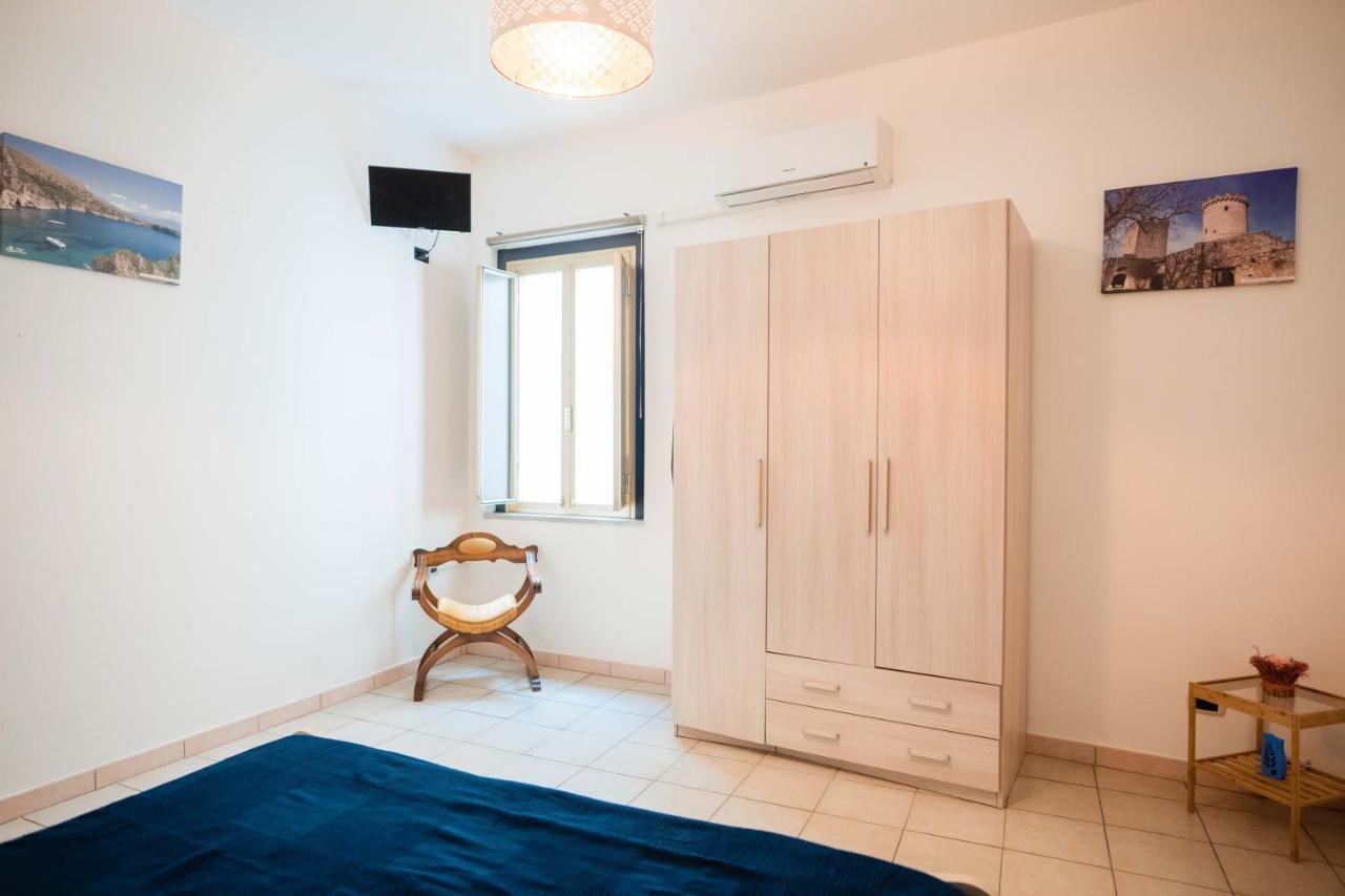 كاستيلنووفو تْشيلينتو B&B Dell'Infopoint-La Via Silente المظهر الخارجي الصورة